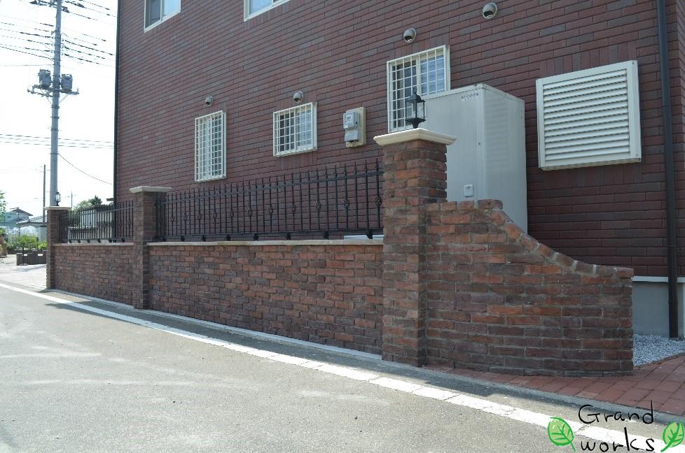 高級感のあるシックな外構